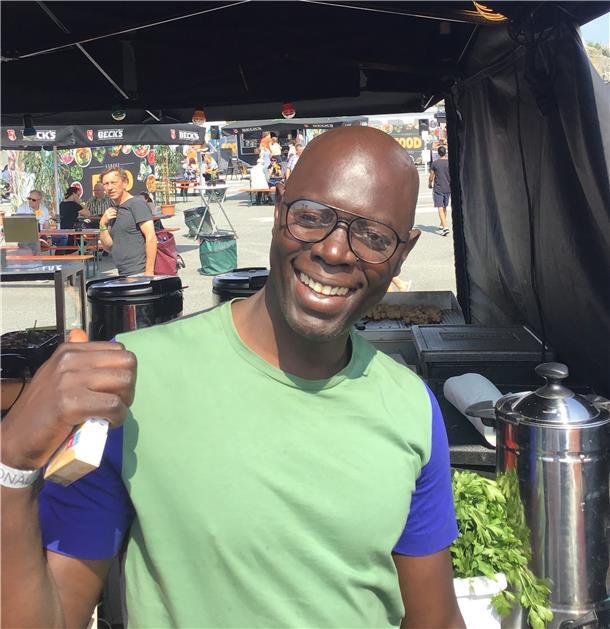 So lecker ist Streetfood bei den Maritimen Tagen Awa Kandji stammt aus Dakkar und betreibt den senegalesischen Streetfood-Stand.