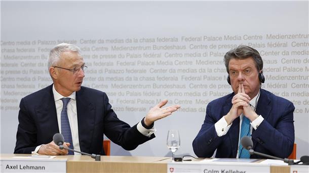 Axel Lehmann (l), Präsident der Credit Suisse und Colm Kelleher, Präsident der UBS.