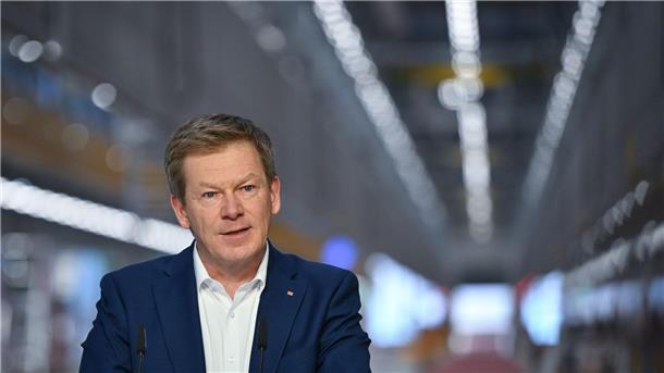 Bahn-Vorstandschef Richard Lutz wird laut dem Geschäftsbericht für das Jahr 2022 einen Bonus von mehr als 1,26 Millionen Euro erhalten.