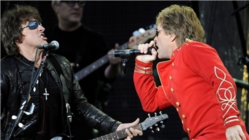 Bald wieder zusammen auf Tour? Jon Bon Jovi (r) und Richie Sambora.
