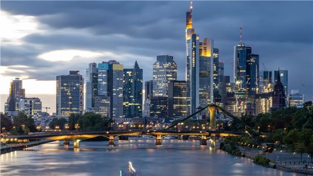 Banken sehen sich für Krisen gut gerüstet Banken-Skyline in Frankfurt am Main (Symbolbild). KfW-Chef Stefan Wintels sagt: „Wir sollten keine Finanzkrise herbeireden, die Resilienz ist enorm.“