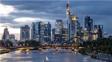 Banken-Skyline in Frankfurt am Main (Symbolbild). KfW-Chef Stefan Wintels sagt: „Wir sollten keine Finanzkrise herbeireden, die Resilienz ist enorm.“