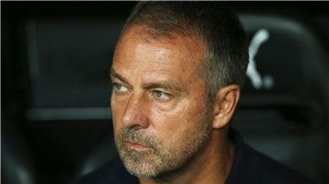 Barcelonas Cheftrainer Hansi Flick hat mit seinem Team das erste Plichtspiel der neuen Saison gewonnen.