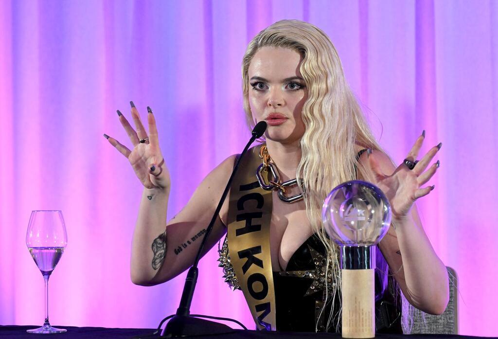 Basel, ich komme: Sängerin Erika Vikman will in Basel mit ihrem Lied „Ich komme“ ins Finale kommen.