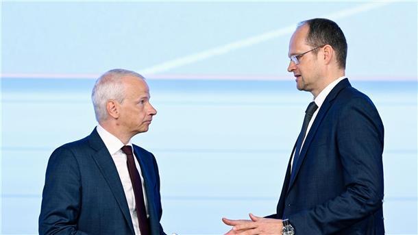 BASF-Finanzchef Dirk Elvermann erläutert die Geschäftsentwicklung. 