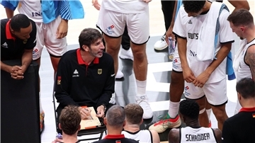 Basketball-Bundestrainer Alex Mumbru will sich erstmals während der EM äußern.