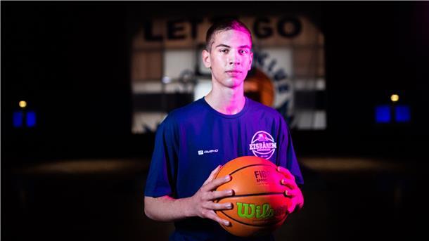 Basketball-Talent Luca Merkel verstärkt das Team der Eisbären Bremerhaven.