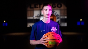 Basketball-Talent Luca Merkel verstärkt das Team der Eisbären Bremerhaven.