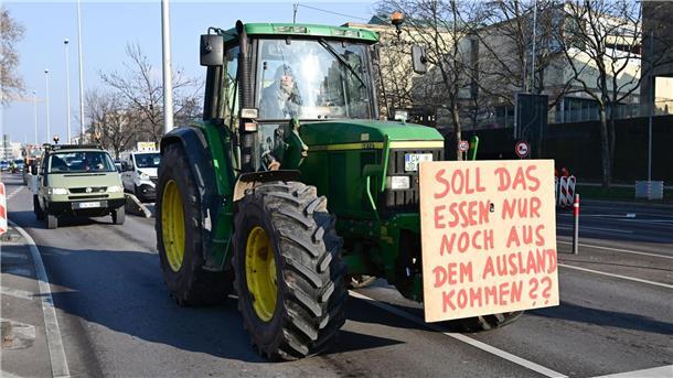 Bauernprotest mit Traktoren in der Stuttgarter Innenstadt.