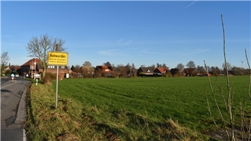 Das Foto zeigt eine Weide neben der Ortseinfahrt des Ortes Ruhwarden in Butjadingen.