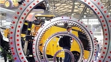 Baumaschinen-Messe in Shanghai. Die hohen Industriesubventionen in China gefährden nach einer neuen Studie des Prognos-Instituts die Wettbewerbsfähigkeit der deutschen Wirtschaft.