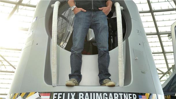 Tod eines Rekordmanns - Felix Baumgartner stirbt in Italien Baumgartner mit Österreich-Fahne. (Archivbild)