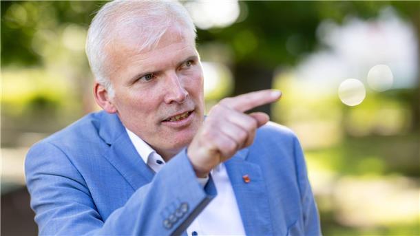 Mehrere SPD-Politiker für Pistorius als Kanzlerkandidat Bausewein, Ex-OB von Erfurt, sieht die besten Chancen für die SPD mit Pistorius als Kanzlerkandidat. (Archivbild)