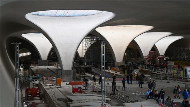 Wer zahlt die Mehrkosten in Milliardenhöhe von Stuttgart 21? Baustelle des milliardenschweren Bahnprojekts Stuttgart 21.