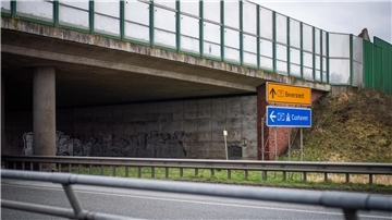 A27-Brückenbau bei Bremerhaven-Wulsdorf: So soll es nach dem Baustopp weitergehen Baustopp auf der A27: Wegen hohem Grundwasser kann der Abriss der alten Brückenfundamente bei Bremerhaven-Wulsdorf erst nach Absenkung starten.
