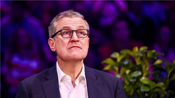 Nächstes Kapitel im Davies-Zoff: Dreesen fordert Antworten Bayern-Boss Jan-Christian Dreesen fordert eine Aufklärung im Fall Davies.