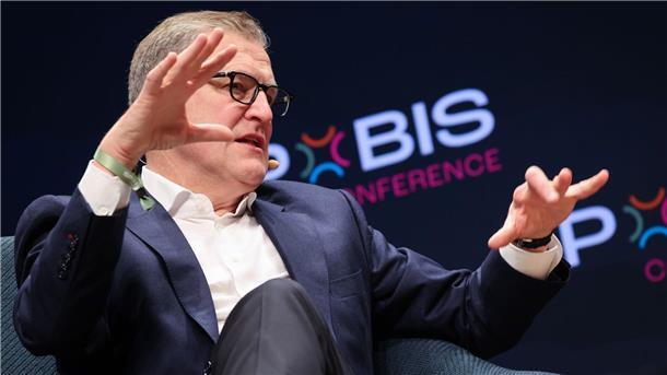 Bayern-Chef fordert mehr Einsatz für Auslandsvermarktung Bayern-Chef Jan-Christian Dreesen will, dass sich die Liga-Konkurrenz mehr um die internationale Vermarktung bemüht.