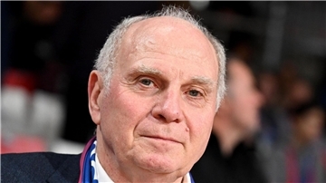 Bayern-Ehrenpräsident Uli Hoeneß sieht keinen Grund für eine Aussprache mit Sportvorstand Max Eberl.