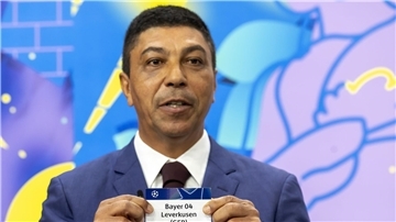 Bayern-Legende Giovane Elber zogt das deutsche Duell.