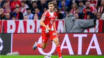 Bayern-Verteidiger Josip Stanisic hat sich im Champions-League-Spiel gegen den FC Chelsea offenbar nicht ernsthaft verletzt.