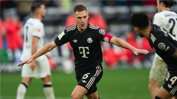 Bayern siegt sich zum Europarekord - BVB schlägt Köln spät Bayerns Joshua Kimmich jubelt über sein Führungstor in Mönchengladbach.