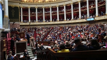 Bayrou mahnt, es brauche wegen der Verschuldung nun sofortiges Handeln.