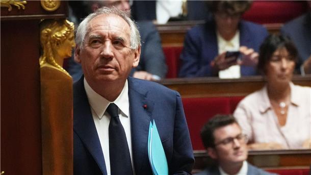 Frankreich sucht nach Regierungssturz neuen Premier Bayrou war erst vor knapp neun Monaten von Präsident Macron ernannt worden.