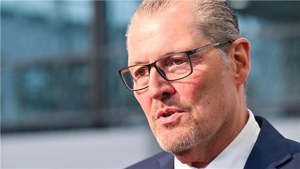 Streit um Arbeitszeiten - Arbeitgeberpräsident für Reform BDA-Chef Dulger: „Eine wöchentliche Höchstarbeitszeit passt besser in das Zeitalter der Digitalisierung als die strikte tägliche Höchstarbeitszeit.“ (Archivbild)
