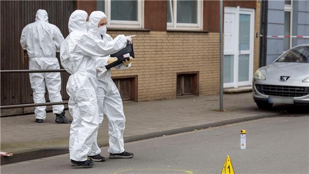 Beamte der der Spurensicherung im Einsatz.