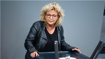 Beate Müller-Gemmeke (Bündnis 90/Die Grünen) spricht in der Plenarsitzung im Deutschen Bundestag.