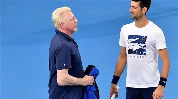 Becker (l) war einst Trainer von Djokovic. (Archivbild)