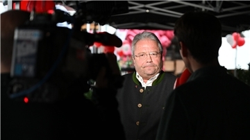 Bedröppelte Mienen bei der ÖVP (im Bild: der Abgeordnete Franz Hörl):  Die Konservativen verlieren in Tirol wohl zweistellig.