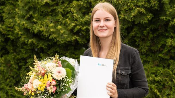 Beeke Knoop aus Zeven hat als Jahrgangsbeste ihre Prüfung zur MfA abgeschlossen.