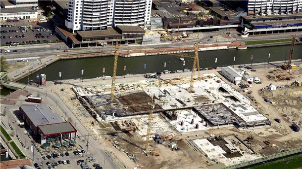 100 Millionen Euro und 100 Firmen: Wissen Sie noch, wie das Klimahaus entstand? Beginn der Bauarbeiten 2000: Nach dem Scheitern des Ocean-Park-Projekts (was viele Bremerhavener begrüßten) entschied die Stadt sich am Ende für das Klimahaus, das Hotel und das Mediterraneo, heute das Outlet-Center.