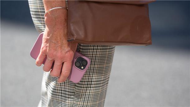 Zufriedener durchs Internet? Vielleicht immerhin die Älteren Bei Älteren gibt es einer Studie zufolge Anzeichen dafür, dass sie durchaus auch von der Internetnutzung profitieren. (Symbolbild)