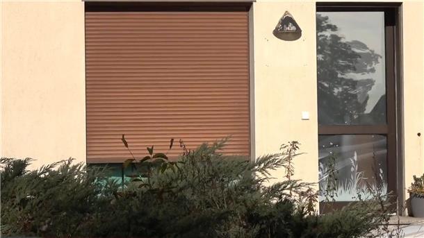 Spürhunde und Bagger - Suche im Fall Rebecca in Brandenburg Bei dem Einsatz in Lindenberg geht es den Angaben danach, Gegenstände aufzufinden sowie Tatspuren und andere Beweismittel zu sichern.