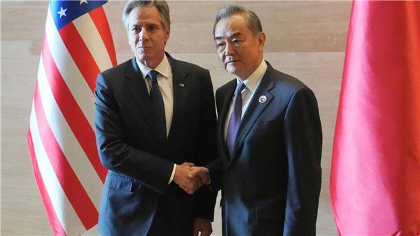 Blinken kritisiert China wegen Hilfe für Russlands Rüstung Bei dem knapp anderthalb Stunden dauernden Gespräch haben Wang Yi und Antony Blinken vor allem kritische Töne angeschlagen.