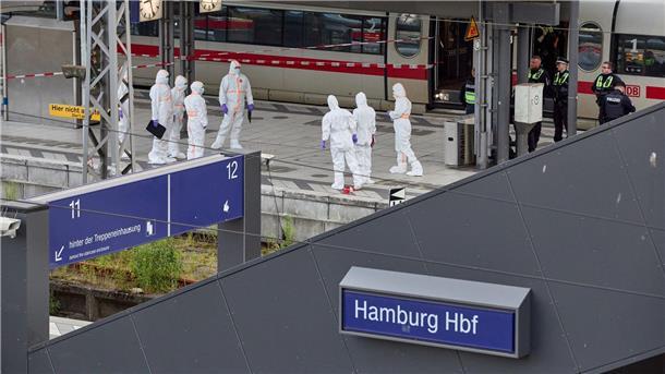 Nach Messerangriff in Hamburg: Ermittlungen bringen neue Details ans Licht Bei dem Messerangriff vom 23. Mai 2025 wurden nach jüngsten Angaben der Staatsanwaltschaft 19 Menschen im Hamburger Hauptbahnhof verletzt. (Archivbild)