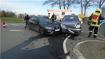 Bei dem Verkehrsunfall wurden zwei Personen verletzt.