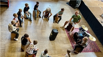 Bei dem Workshop in der Jahnhalle wurde viel getrommelt.