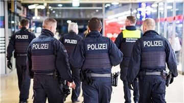 Bei den Einsätzen an den drei Hauptbahnhöfen in Bremen, Hannover und Hamburg wurden mehr als 2.000 Menschen kontrolliert. (Archivbild)