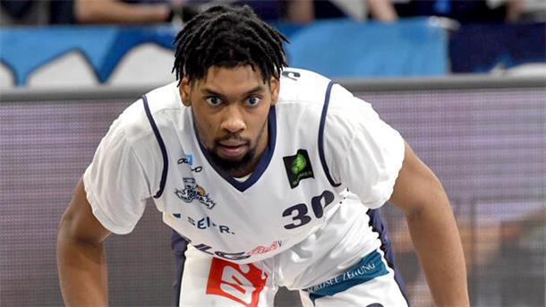 Bei den Eisbären bringt es Justin Stovall im Schnitt auf 4,3 Punkte und 3,9 Rebounds.