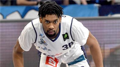 Bei den Eisbären bringt es Justin Stovall im Schnitt auf 4,3 Punkte und 3,9 Rebounds.