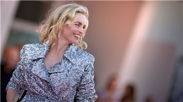 Bei den Filmfestspielen in Venedig hat Nina Hoss das Drama „Tàr“ vorgestellt.
