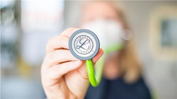 Corona drängt andere Infektionen zurück Bei den Hausärzten sind die Bronchitis-Diagnosen zurückgegangen. Die Hygieneregeln reduzieren Infektionen allgemein.