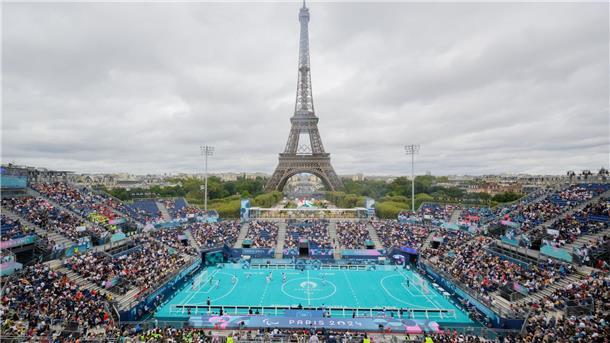 Fan-Jubel verboten: Blindenfußball kämpft um Aufmerksamkeit Bei den Paralympics bekam Blindenfußball die große Bühne unter dem Eiffelturm.
