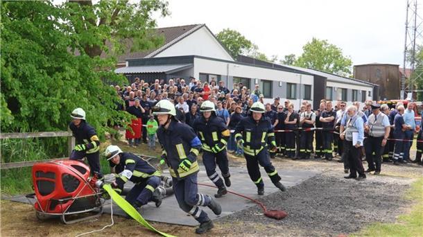 Bei den Übungen, die während des Kreisfeuerwehrtags stattfanden, ging es um Sorgfalt und Geschwindigkeit.
