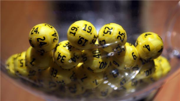 Bei der Eurojackpot-Ziehung hatte ein Bremerhavener Glück. Jetzt stellt sich die Frage, was er mit 107,5 Millionen Euro anfangen will.
