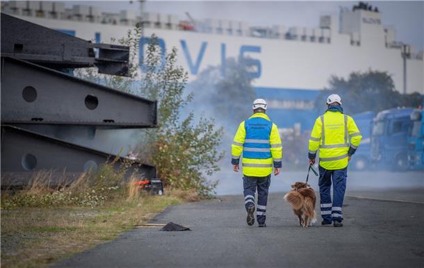 Bei der Großübung in Bremerhaven hatten die Einsatzkräfte alle Hände voll zu tun...