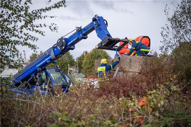Bei der Großübung in Bremerhaven hatten die Einsatzkräfte alle Hände voll zu tun...